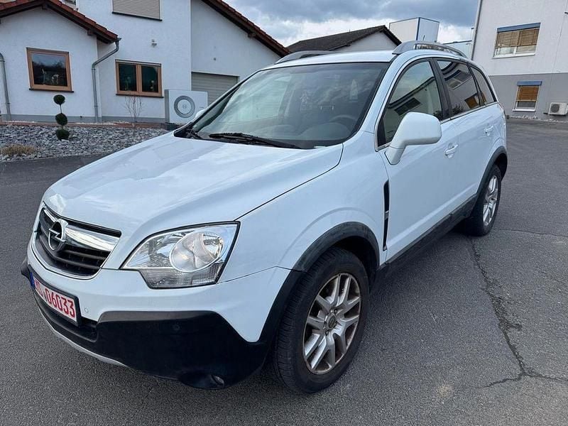 Używany Opel Antara Edition 140 KM (102 kW) 2010 Biały SUV