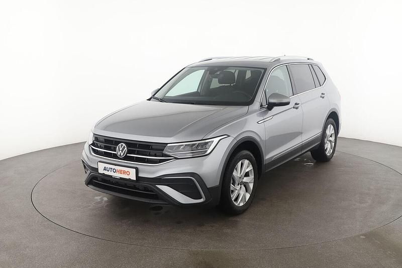 Grau Gebraucht 2024 VW Tiguan Allspace Life SUV | 38.490 € (Etwas zu teuer) - Bild 1/3