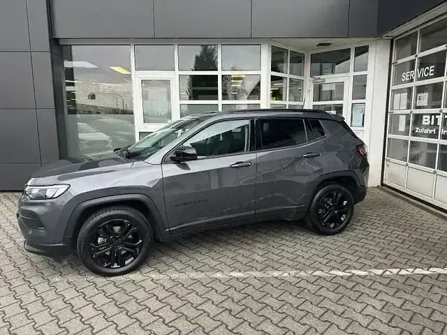 Käytetty Jeep Compass Night Eagle 131 HP (96 kW) 2023 Harmaa Katumaasturi