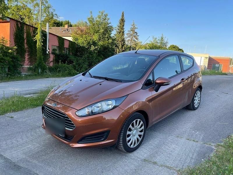 Gebraucht Ford Fiesta Trend 82 PS (60 kW) 2015 Braun Kleinwagen