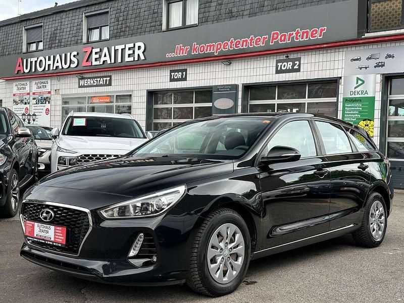 Schwarz Gebraucht 2018 Hyundai i30 Select Kombi | 10.990 € (Fairer Preis) - Bild 1/4