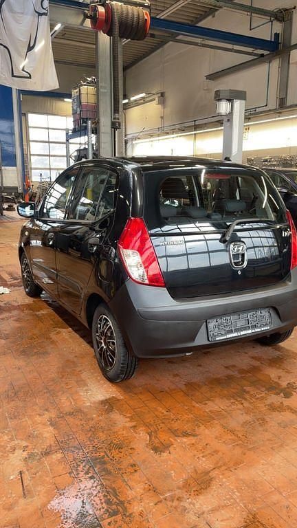 Gebraucht Hyundai i10 67 PS (49 kW) 2010 Schwarz Kleinwagen