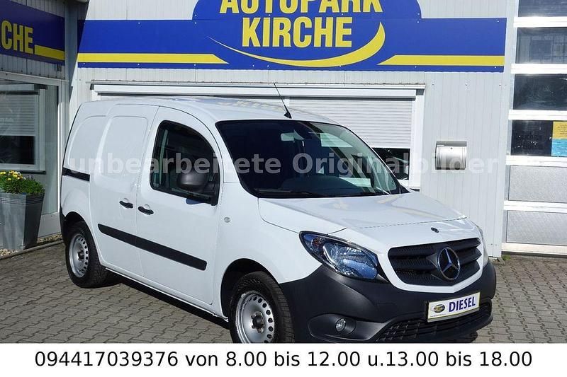 Weiß Gebraucht 2021 Mercedes Citan 108 Van / Kleinbus | 14.990 € (Fairer Preis) - Bild 1/4