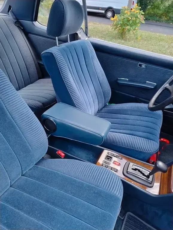 Gebraucht Mercedes 230 136 PS (100 kW) 1984 Blau Coupé