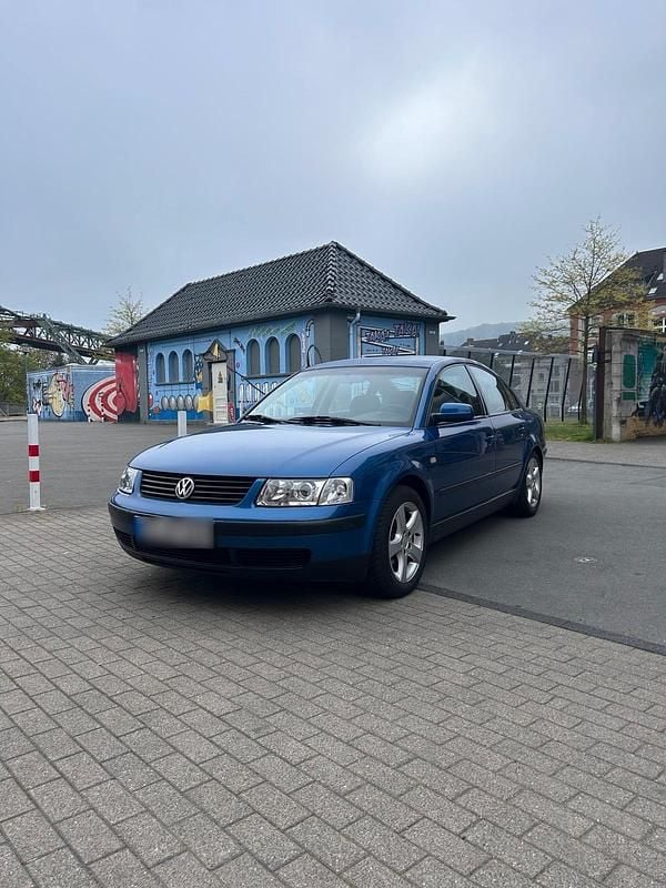 Second-hand VW Passat 101 CP (74 kW) 1999 Albastru Berlinǎ