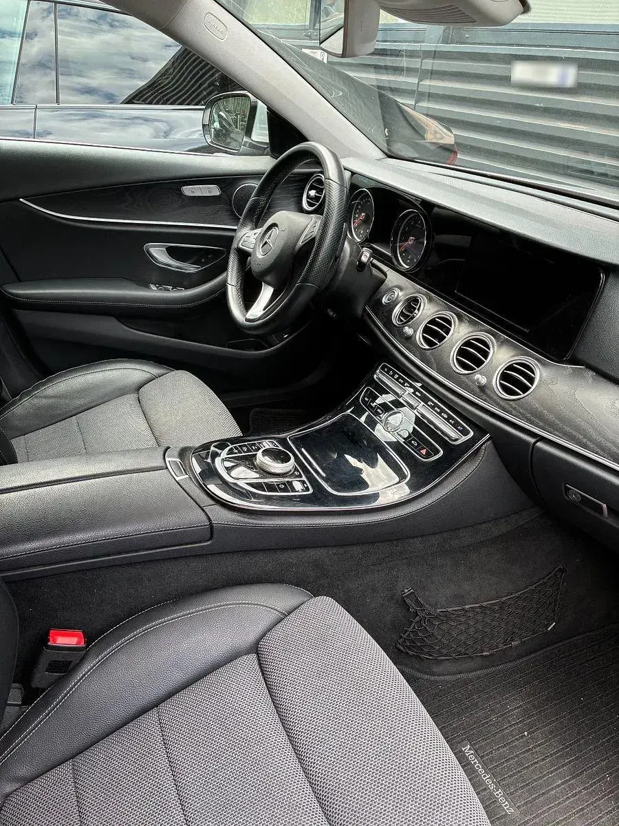 Gebraucht Mercedes E200 Avantgarde 184 PS (135 kW) 2017 Silber Limousine