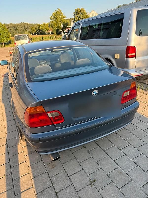 Gebraucht BMW 320 136 PS (100 kW) 1998 Blau Limousine