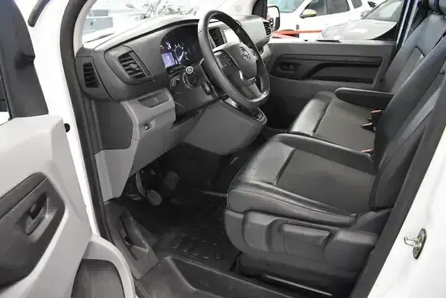 Gebraucht Opel Vivaro-e Combi Edition 150 PS (110 kW) 2021 Jade weiss/arktis weiss Van / Kleinbus