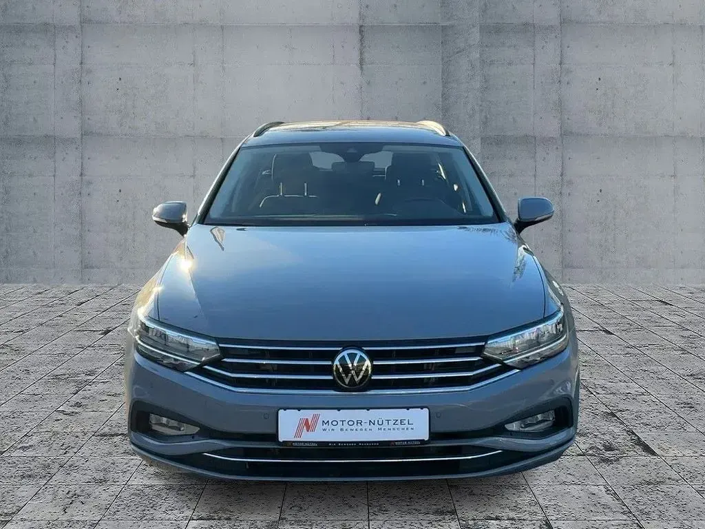 Gebraucht VW Passat Business 150 PS (110 kW) 2023 Grau Kombi