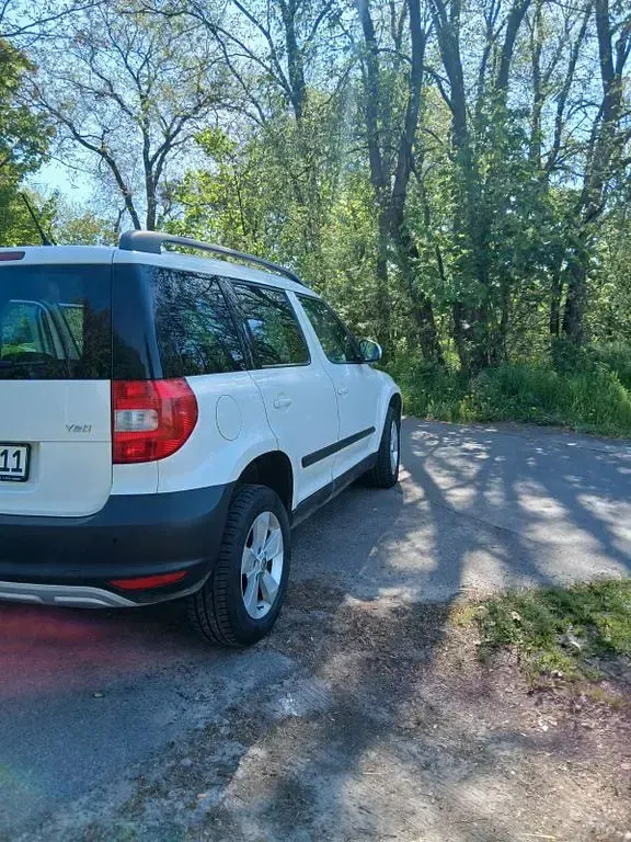 Gebraucht Skoda Yeti 105 PS (77 kW) 2011 Grau SUV