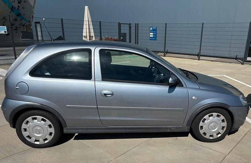 Grau Gebraucht 2006 Opel Corsa Kleinwagen | 2.990 € - Bild 1/1
