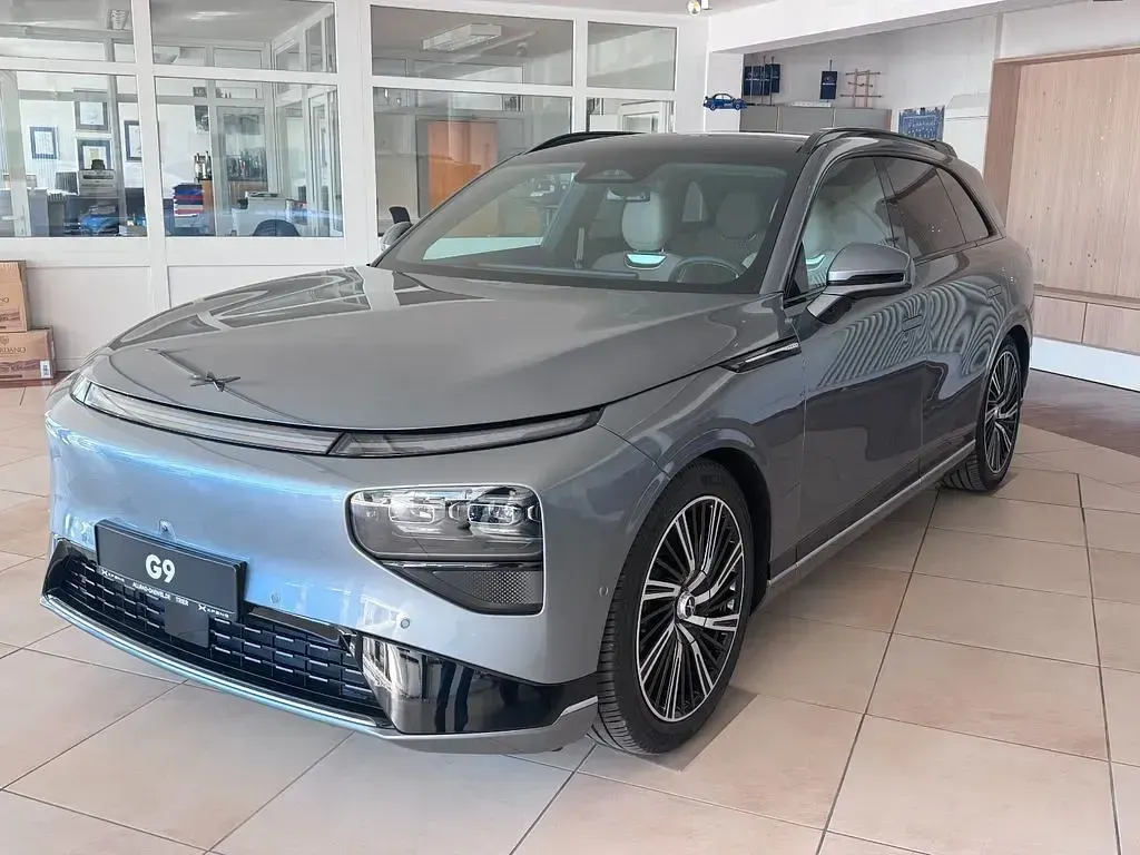 Neu XPENG G9 422 kW (575 PS) 2026 Grau SUV
