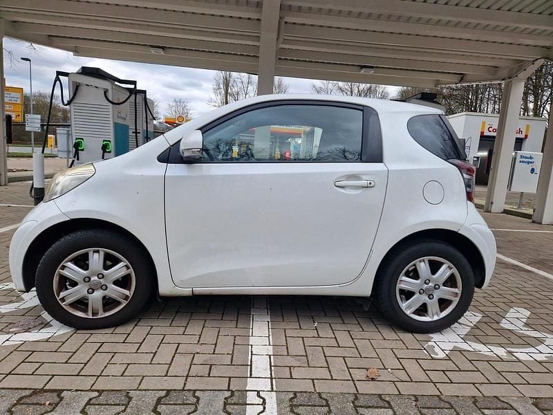 Gebraucht Toyota iQ 68 PS (50 kW) 2009 Weiß Kleinwagen