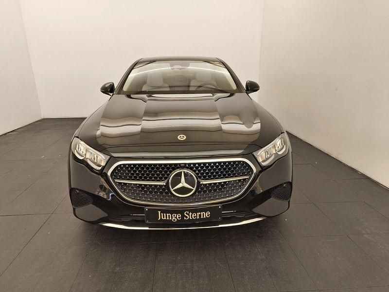 Gebraucht Mercedes E300 Advanced 197 PS (144 kW) 2024 Metalliclack obsidianschwarz metallic Limousine