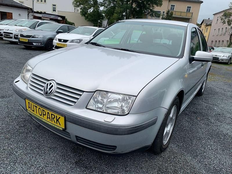 Silber Gebraucht 1999 VW Bora Limousine | 2.800 € (Etwas zu teuer) - Bild 1/4