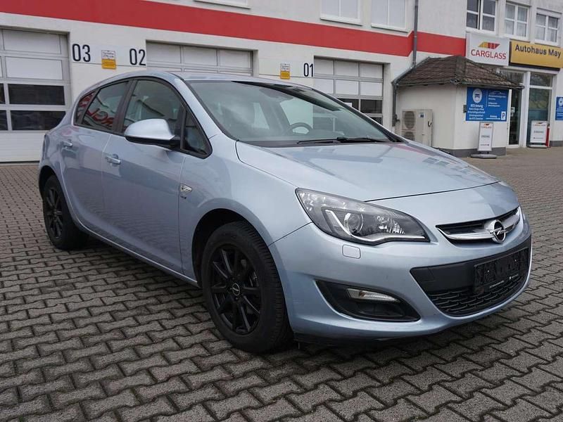 Gebraucht Opel Astra Energy 140 PS (102 kW) 2014 Diamant blau(m2) / diam silb Kleinwagen