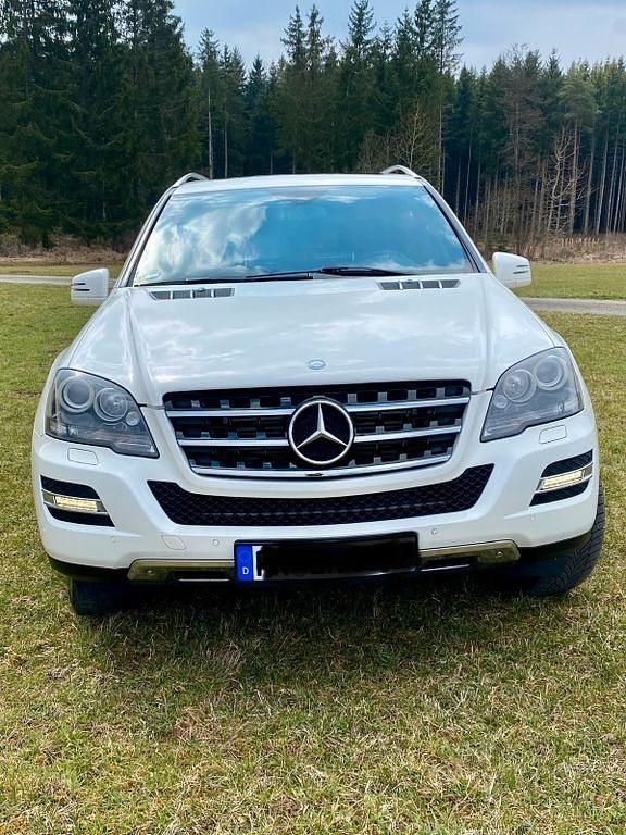 Gebraucht Mercedes ML300 Edition 204 PS (150 kW) 2010 Weiß SUV