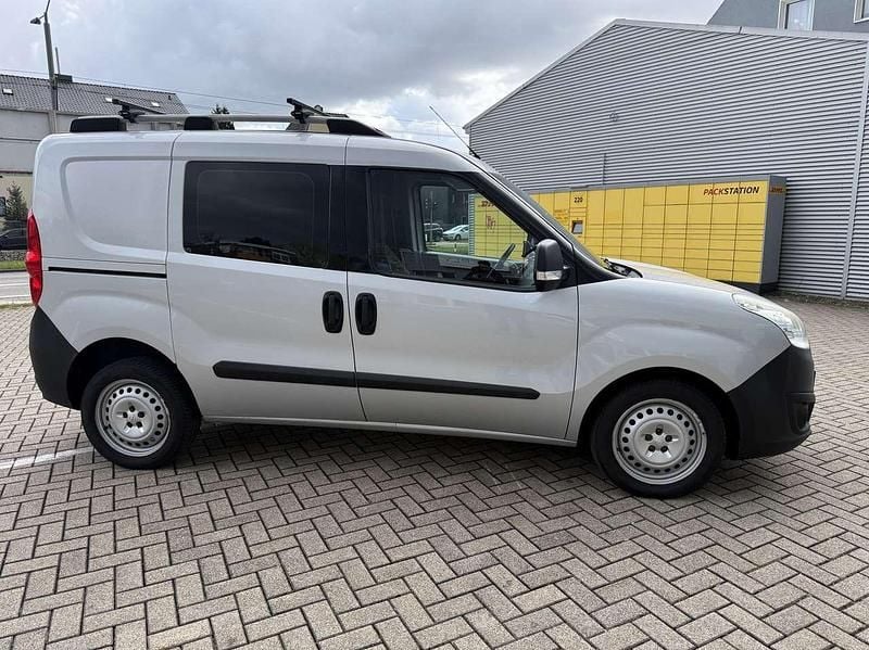 Gebraucht Opel Combo 90 PS (66 kW) 2015 Silber Van / Kleinbus