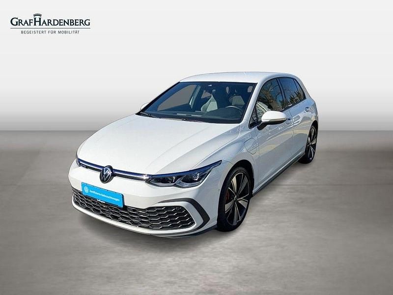 Weiß Gebraucht 2021 VW Golf VIII GTE Limousine | 22.490 € (Guter Preis) - Bild 1/4