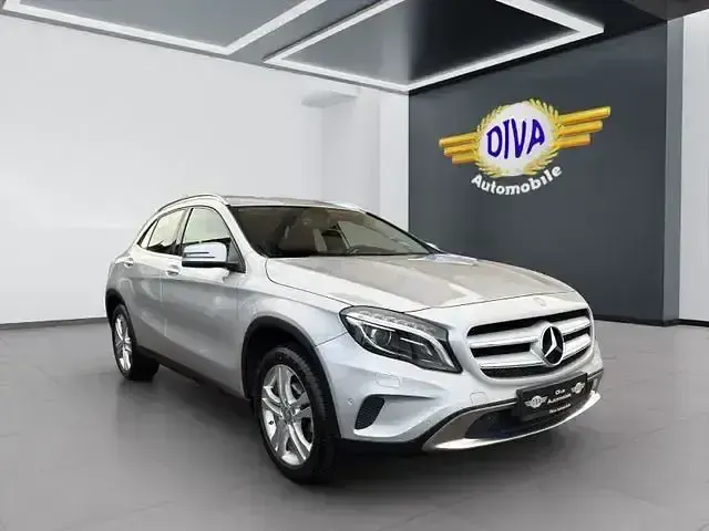 Gebraucht Mercedes GLA200 Urban 156 PS (114 kW) 2015 Grau SUV