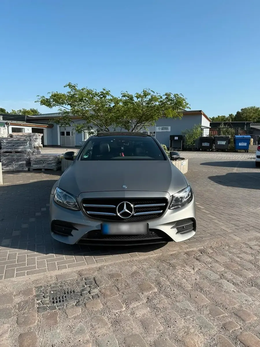Gebraucht Mercedes E220 194 PS (142 kW) 2016 Weiß Limousine