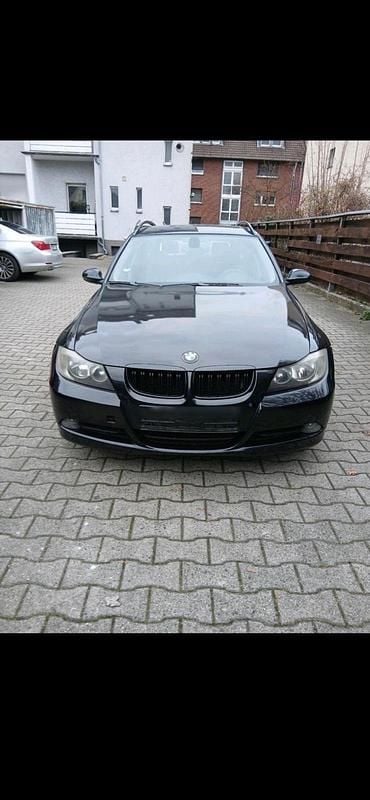 Gebraucht BMW 320 163 PS (119 kW) 2007 Schwarz Kombi