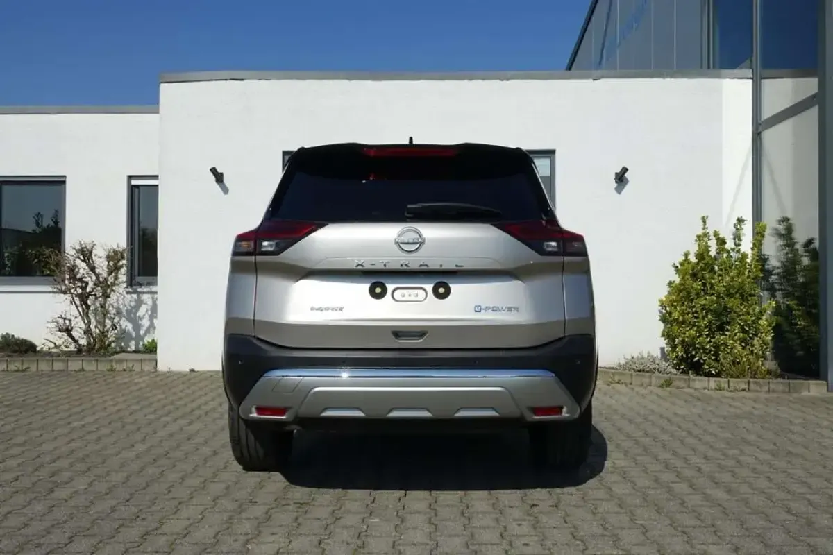 Neu Nissan X-Trail Tekna+ 213 PS (156 kW) 2026 Silber SUV