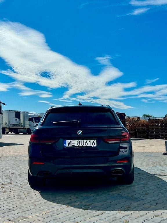 Gebraucht BMW 520 M Sport 190 PS (139 kW) 2023 Schwarz Kombi