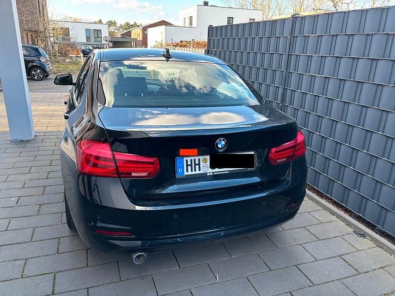Gebraucht BMW 318 Advantage 150 PS (110 kW) 2016 Schwarz Limousine