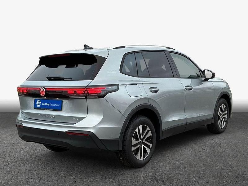 Neu VW Tiguan 150 PS (110 kW) 2026 Silber SUV