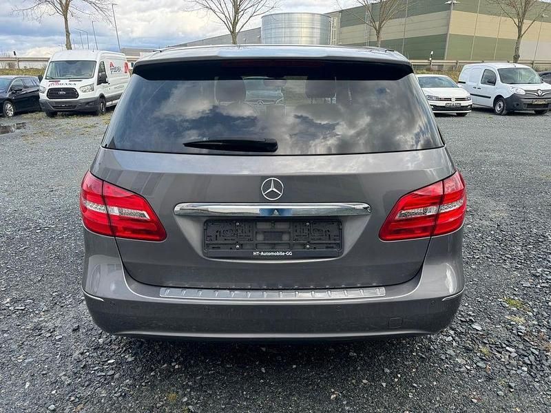 Gebraucht Mercedes B220 184 PS (135 kW) 2014 Grau Van / Kleinbus