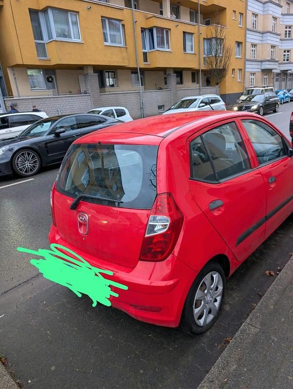 Gebraucht Hyundai i10 69 PS (50 kW) 2012 Rot Kleinwagen