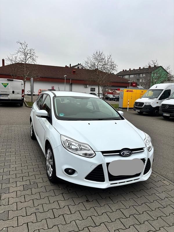 Gebraucht Ford Focus Trend 116 PS (85 kW) 2012 Weiß Kombi