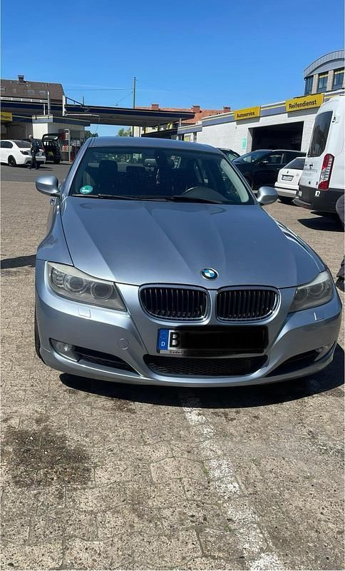 Blau Gebraucht 2010 BMW 320 Limousine | 5.200 € (Superpreis) - Bild 1/4