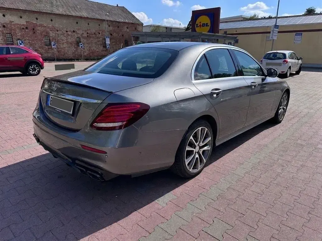 Gebraucht Mercedes E220 AMG line 194 PS (142 kW) 2017 Grau Limousine