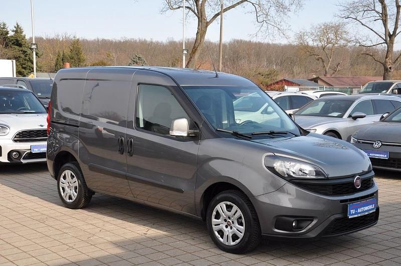 Gebraucht Fiat Doblò 105 PS (77 kW) 2021 Colore esterno (grau (met)) Van / Kleinbus