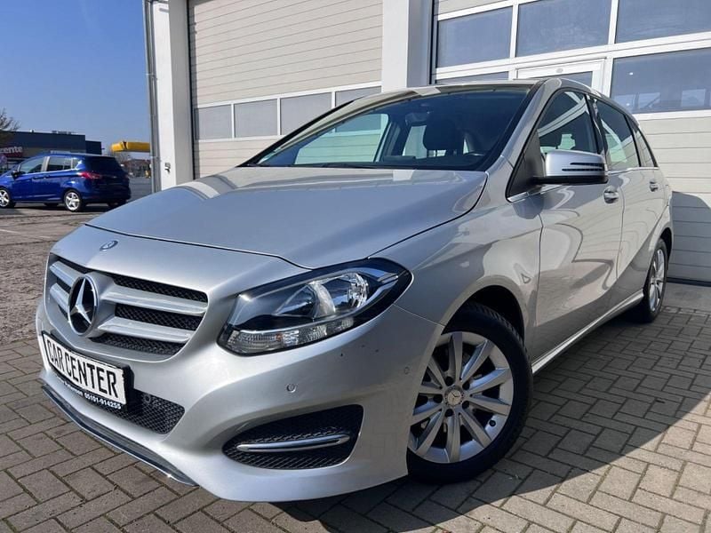 Gebraucht Mercedes B180 122 PS (89 kW) 2015 Silber Van / Kleinbus