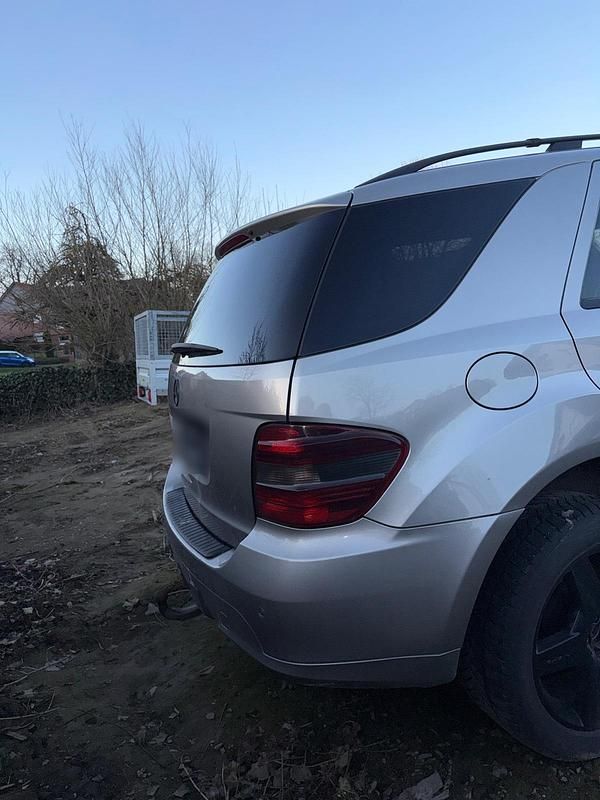 Gebraucht Mercedes ML320 224 PS (164 kW) 2005 Silber SUV