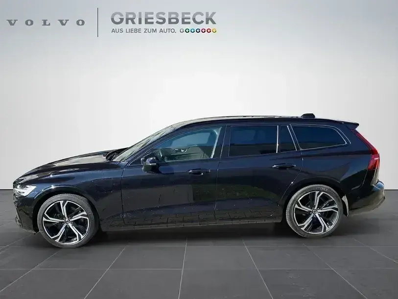 Używany Volvo V60 Plus 455 KM (334 kW) 2022 Czarny Kombi