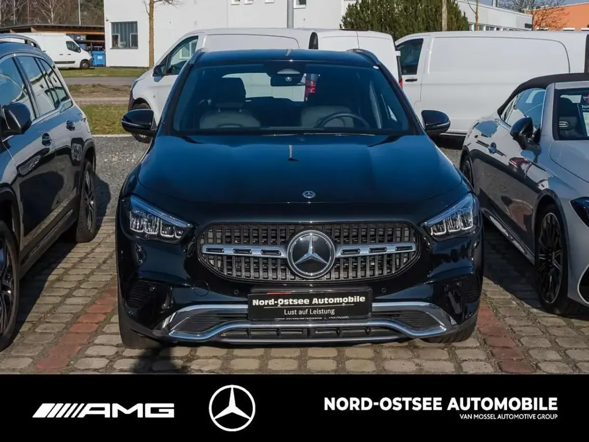 Gebraucht Mercedes GLA200 Progressive 150 PS (110 kW) 2025 Metalliclack kosmosschwarz SUV