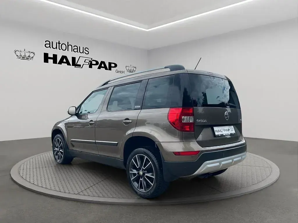 Gebraucht Skoda Yeti Adventure 122 PS (89 kW) 2015 Braun SUV