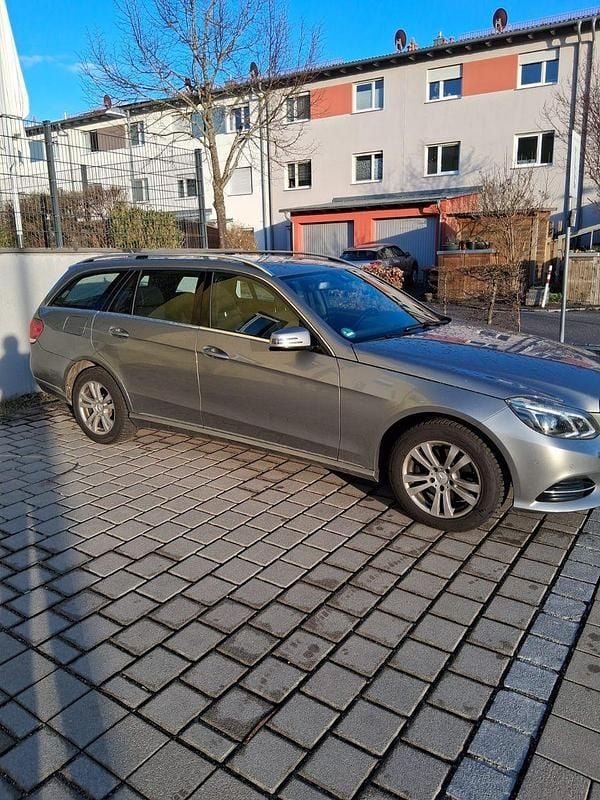 Gebraucht Mercedes E220 170 PS (125 kW) 2014 Grau Kombi