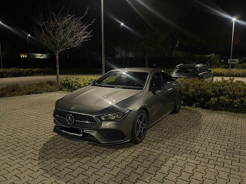 Grau Gebraucht 2021 Mercedes CLA200 AMG line Coupé | 29.200 € (Guter Preis) - Bild 1/4