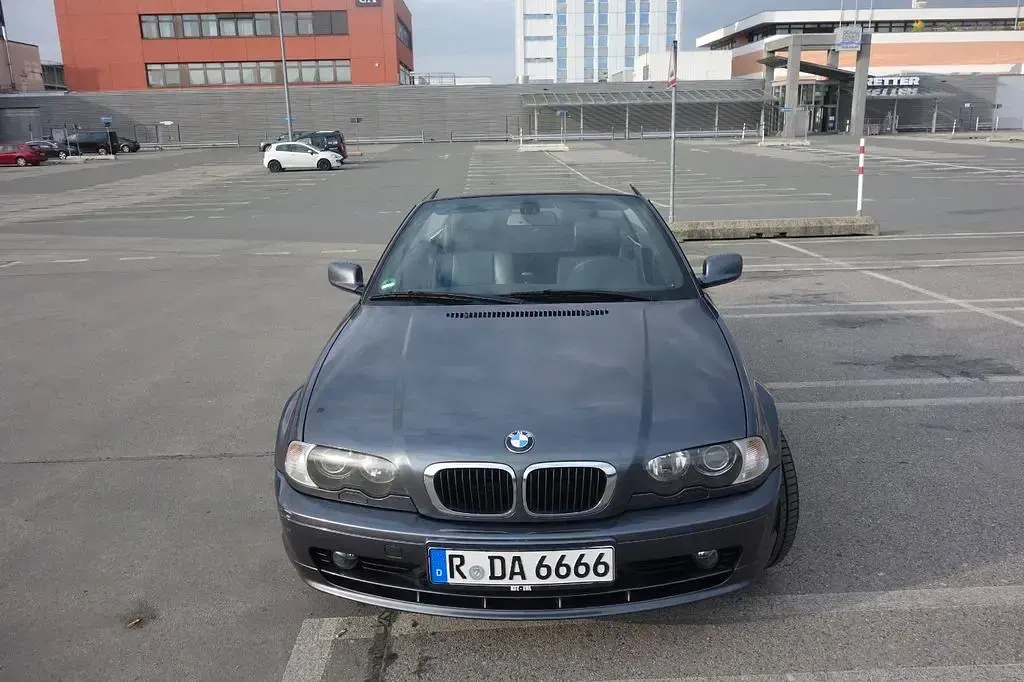 Gebraucht BMW 318 150 PS (110 kW) 2003 Grau Cabrio