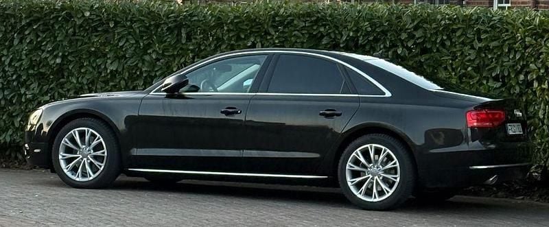 Schwarz Gebraucht 2013 Audi A8 Ambiente Limousine | 18.450 € (Fairer Preis) - Bild 1/4