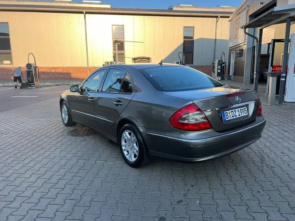 Gebraucht Mercedes 220 170 PS (125 kW) 2007 Beige Limousine