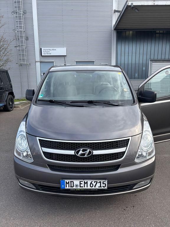Gebraucht Hyundai H-1 136 PS (100 kW) 2012 Grau Van / Kleinbus