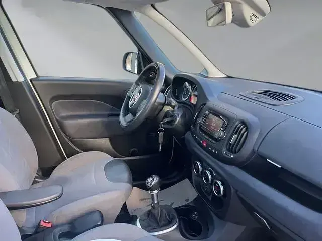 Gebraucht Fiat 500L Lounge 105 PS (77 kW) 2017 Weiß Van / Kleinbus