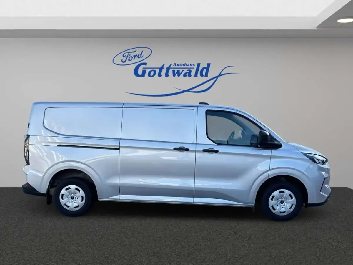 Gebraucht Ford Transit Custom Trend 136 PS (100 kW) 2025 Polarsilber metallic Van