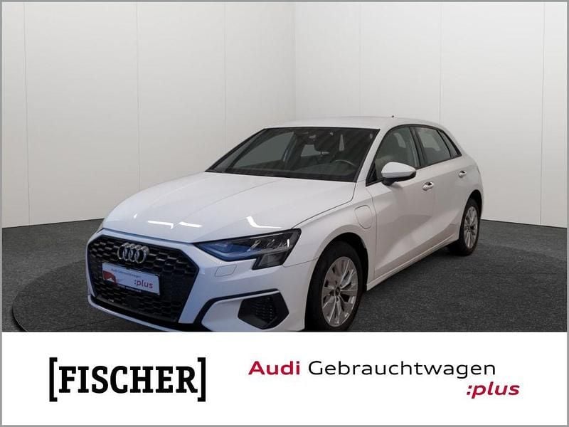 Weiss Gebraucht 2022 Audi A3 Sportback e-tron Advanced Limousine | 24.876 € (Fairer Preis) - Bild 1/4